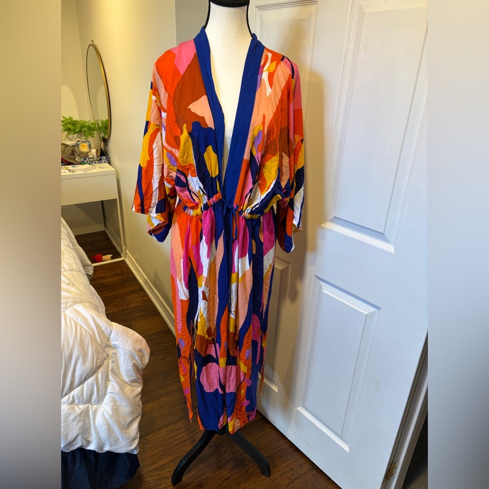 Bold Abstract Print Cover Up with Drawstring Waist – One Size/P2P 23 inches
